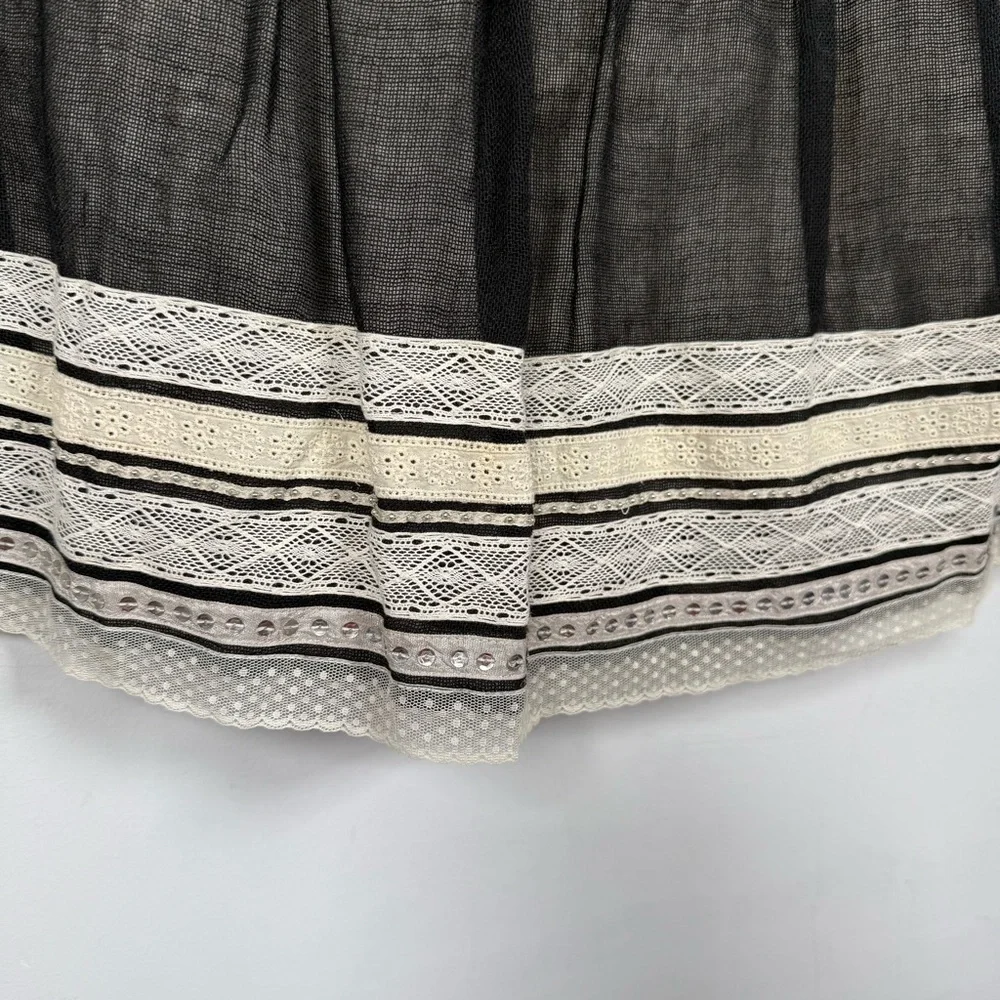 Laundry By Shelli Segal chic line